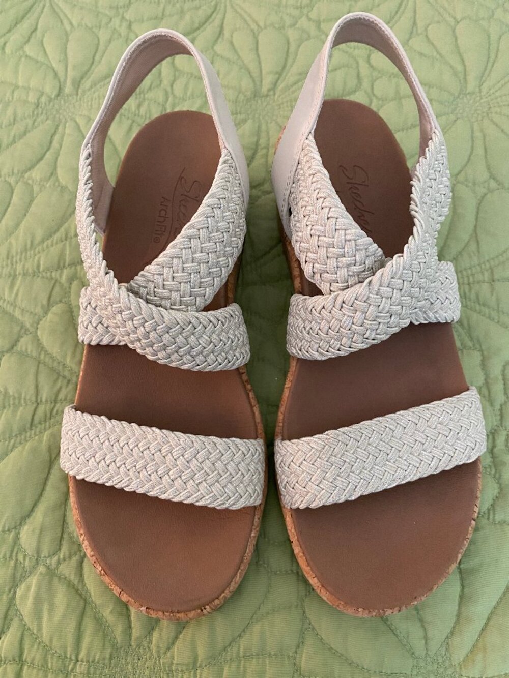 Skecher's Womens Archfit Wedge Sandals 7.5 Tan/Off White Sparkle Stretch Straps
